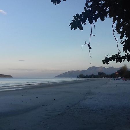 Mai Chenang Guesthouse パンタイ・サナング エクステリア 写真