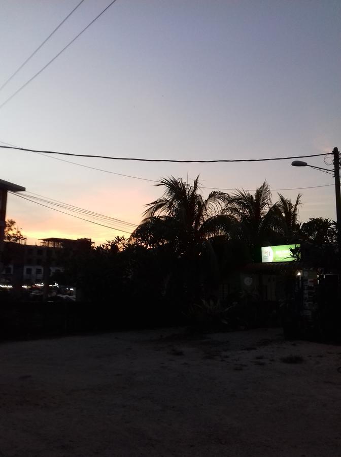 Mai Chenang Guesthouse パンタイ・サナング エクステリア 写真